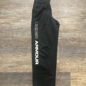 Boys size youth large under armour sweatpants!